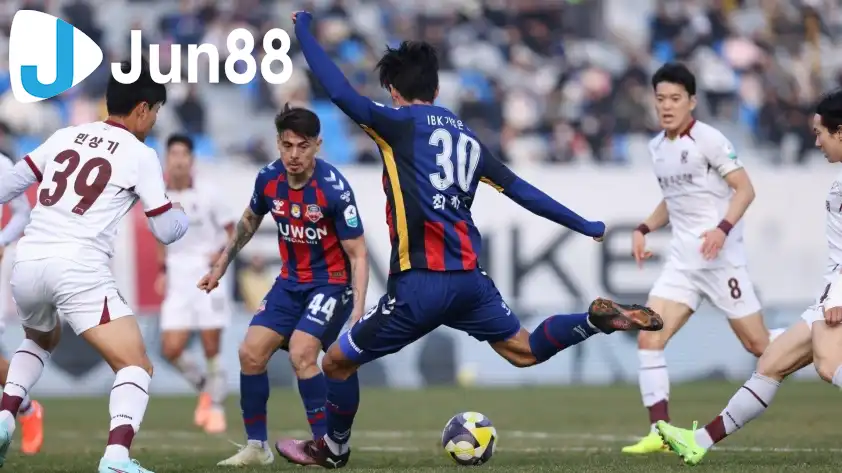 Suwon FC được đánh giá cao hơn ở trận đấu này.